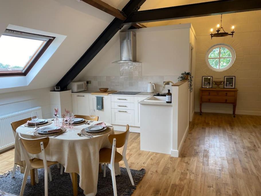 The Coach House Harthill Apartamento Exterior foto